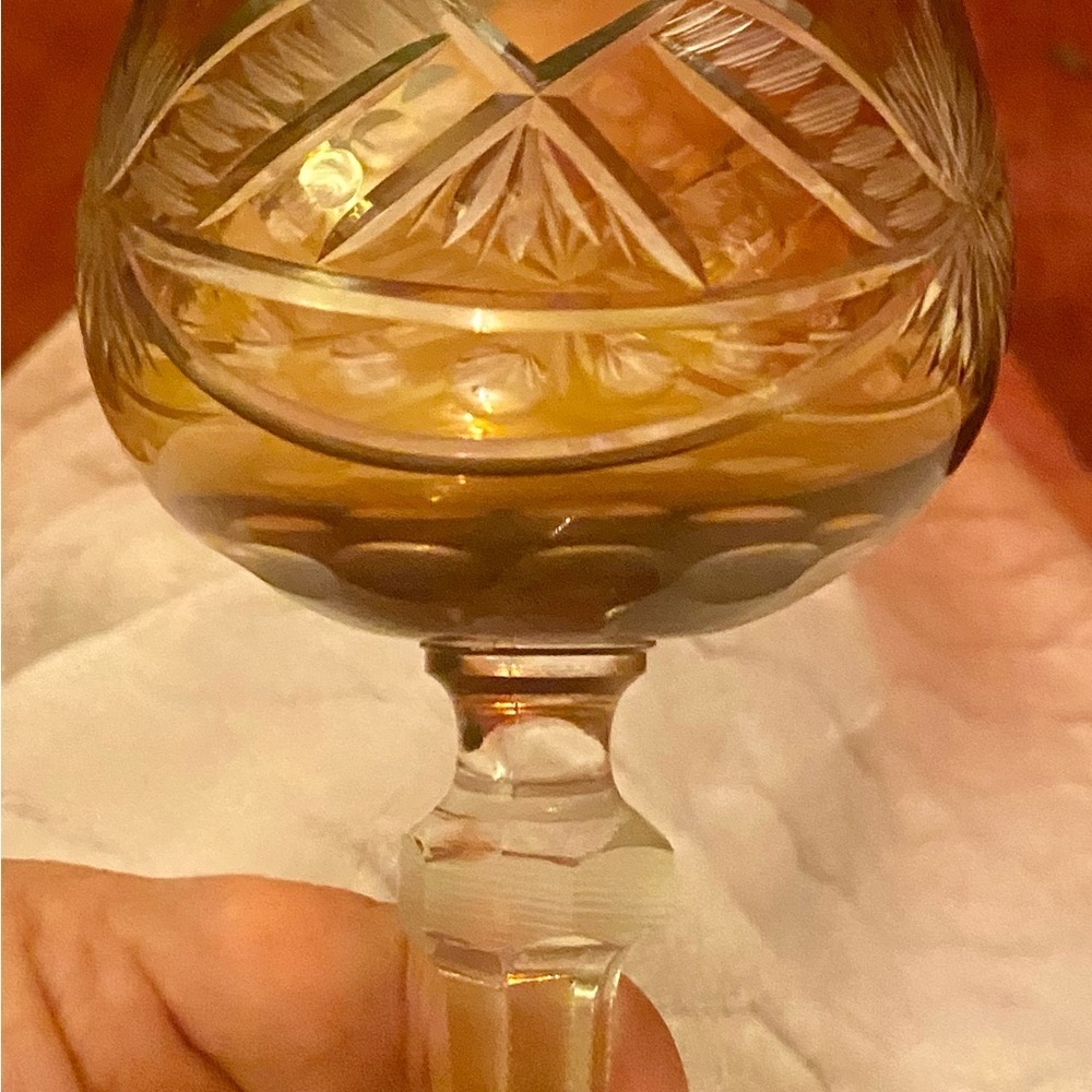 Elegant Crystal Vintage Wine Glasses 
Set of 6
Amber to clear stem